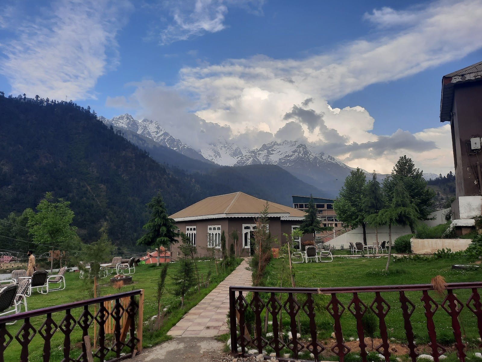 Local Markets for Gifts in Swat: What to Buy and How to Pack It